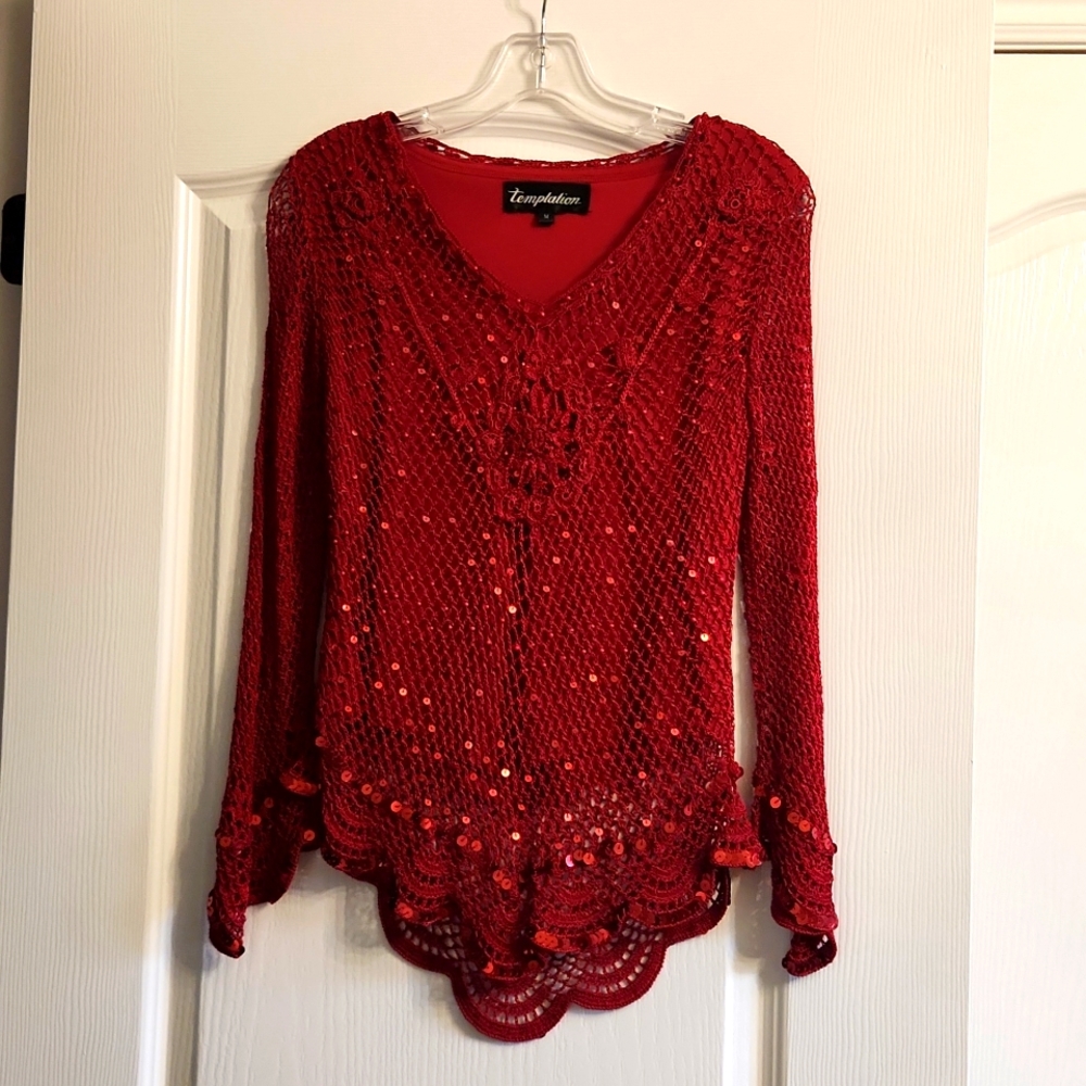 Temptation size M crochet red top with sequins and beading